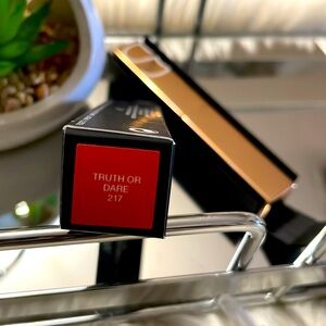 🖤🩷NARS®️ AFTERGLOW
SENSUAL SHINE
LIPSTICK “Truth or Dare” #217 🩷🖤
